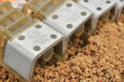 GURU CAGE FEEDER COMMERCIAL