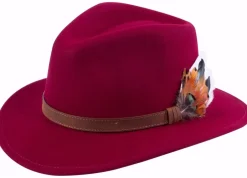 Homme ALAN PAINE CHAPEAU RICUFEL WINE